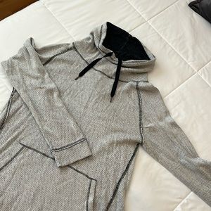 Men’s lightweight funnel neck pullover